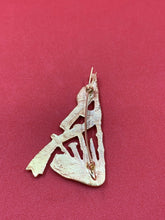 Piper’s Sleeve Badge Metal Badge Gold